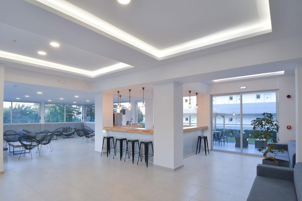 Evita Bay Hotel